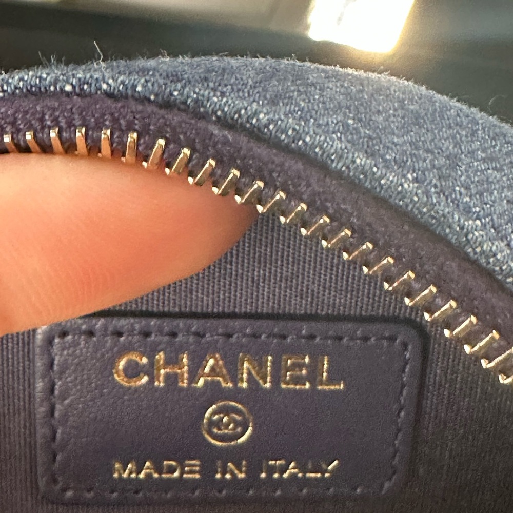 Chanel 19 denim round bag cross body - Picture 6 of 12
